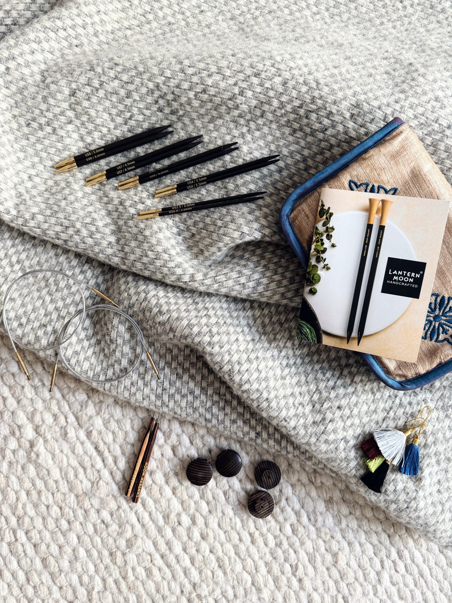 Lantern Moon pinnesett, 3.0 - 5.0 mm