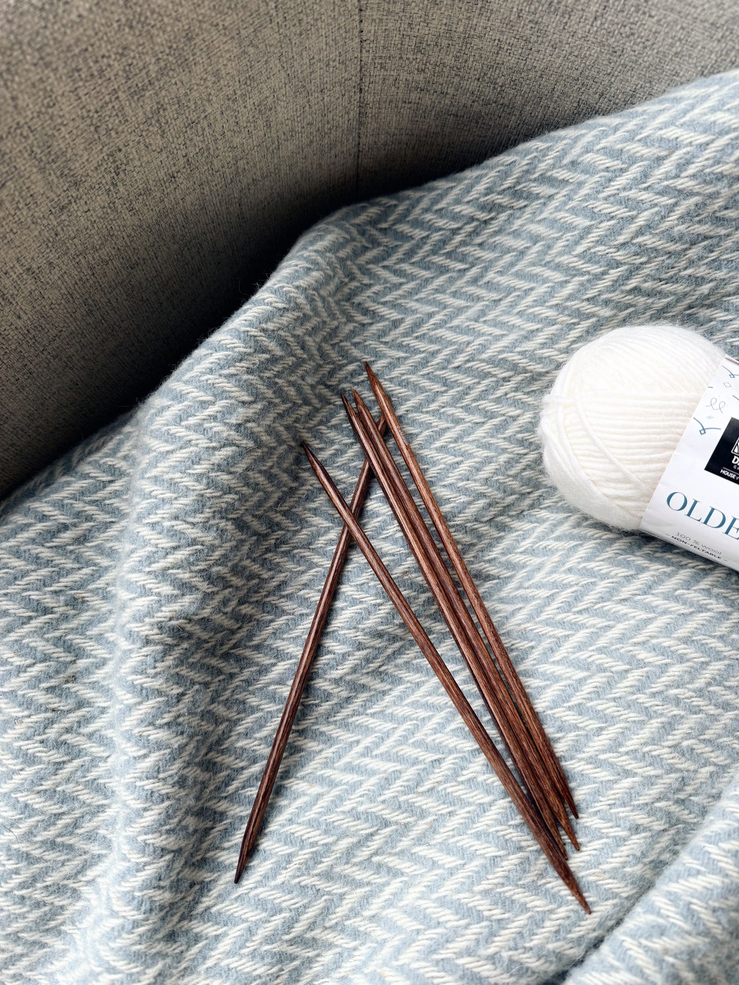 Strømpepinner i bjørk