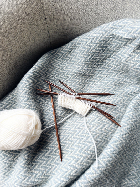 Strømpepinner i bjørk