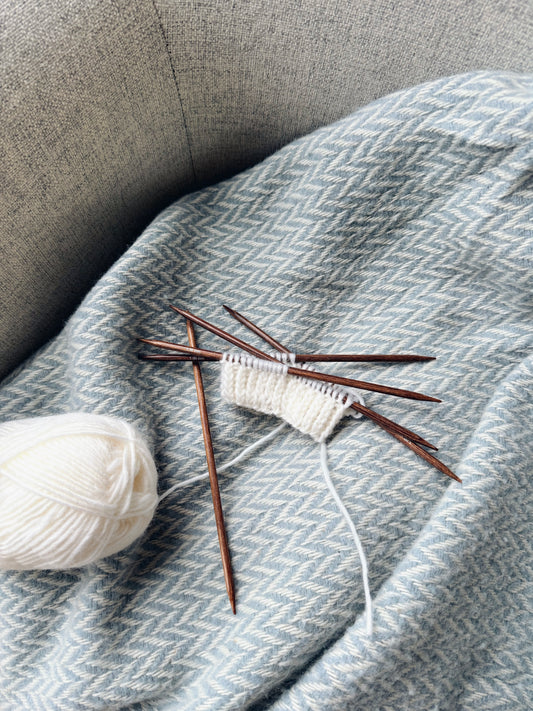 Strømpepinner i bjørk