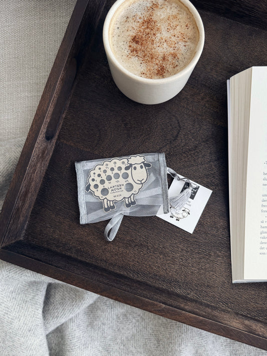 Lantern Moon Meadow pinnemåler